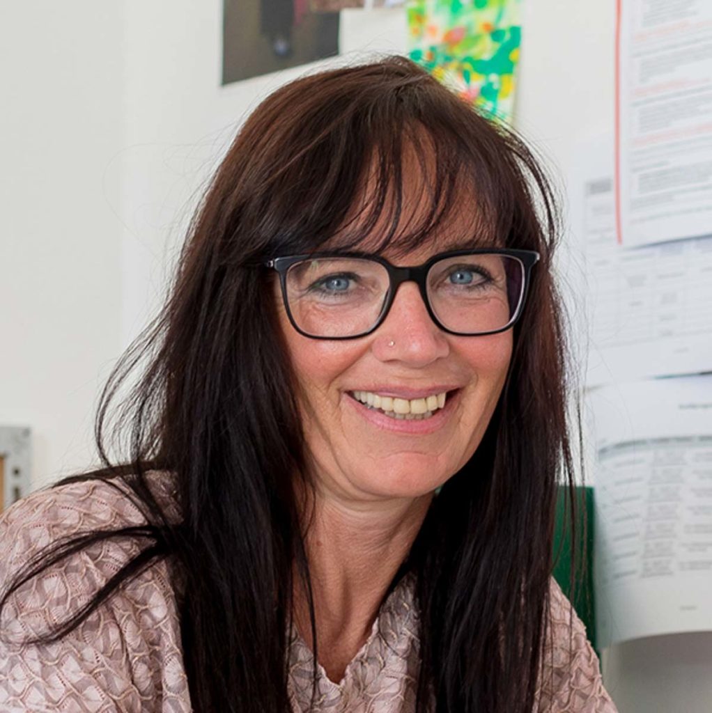 Evi Absam ist Mitarbeiterin des Vereins WIR
